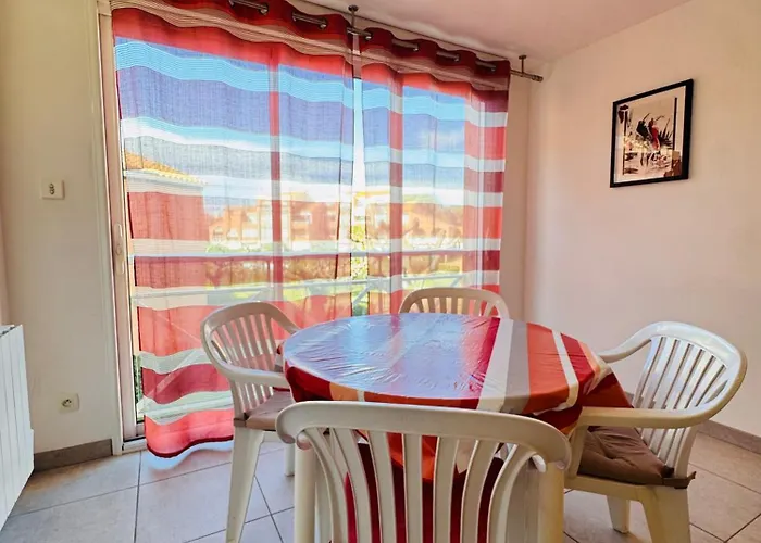 Apartment Les Soleillades-t2 Pour 5 Pers-piscine, Parking Prive- Laconciergeriebynina *